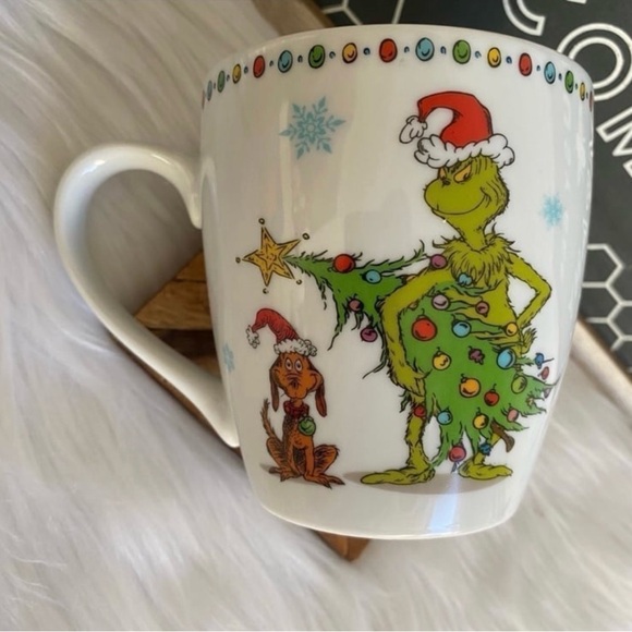 The Grinch Christmas Holiday Ceramic Home Decor Mug - Picture 1 of 7